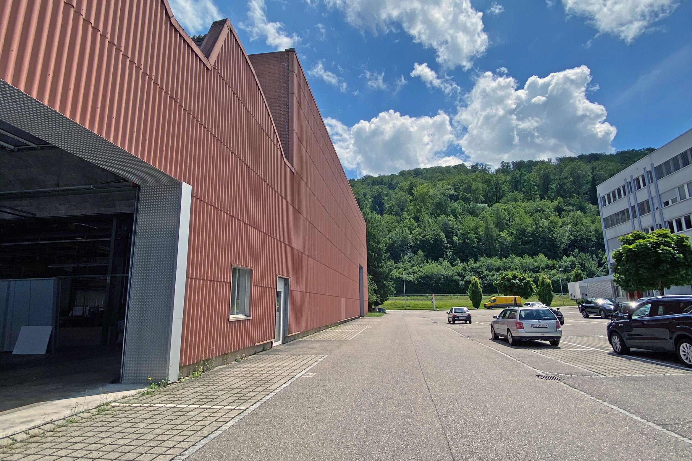 Areal Brugg Lagerhalle Aussenansicht Tor2 Areal Brugg Lagerhalle Aussenansicht Tor2